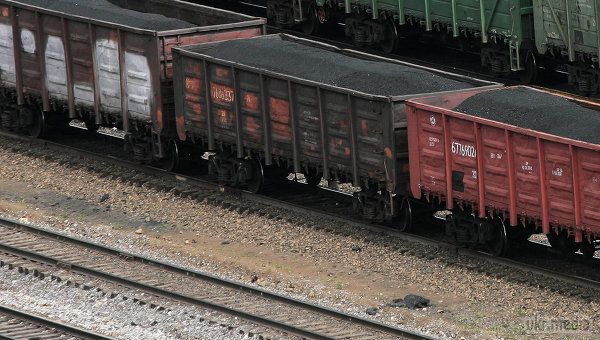 У «заблукавшому» поїзді було близько 800 тонн вугілля - Держприкордонслужба. У вантажному поїзді, який прибув вчора на станцію Волноваха з підконтрольної бойовикам станції «Оленівка», правоохоронці виявили 768 тонн вугілля. 