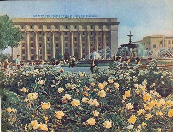 Теплий ламповий Донецьк за часів Хрущова. У 1962 році вийшов у світ чудовий фотоальбом з видами міста Донецька - «Донецьк 1962».