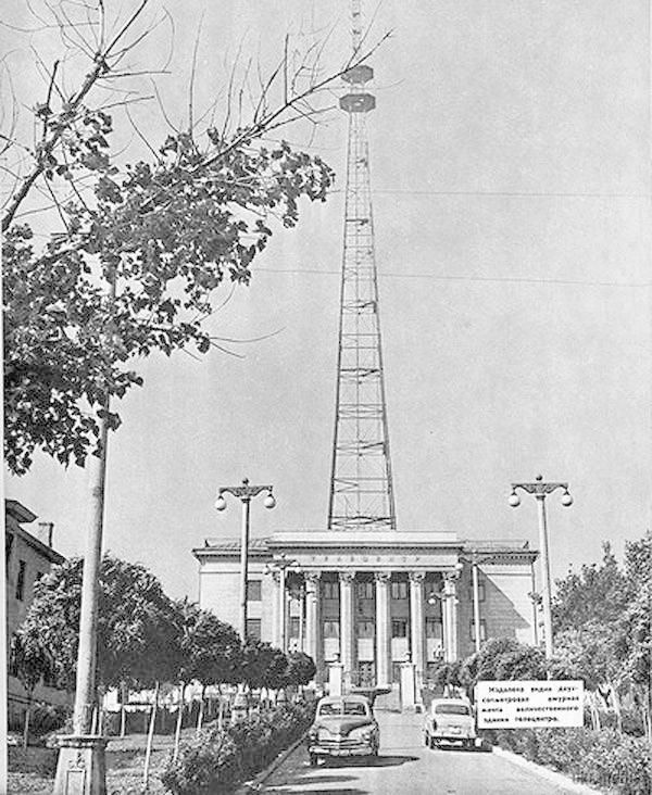 Теплий ламповий Донецьк за часів Хрущова. У 1962 році вийшов у світ чудовий фотоальбом з видами міста Донецька - «Донецьк 1962».