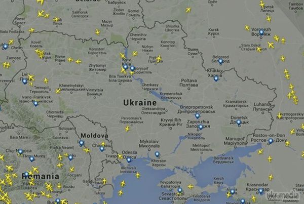 У "Борисполі" за день скасували 11 рейсів. Ще мінімум добу Харків, Дніпропетровськ і Запоріжжя залишаться недоступними для авіаперевезень.