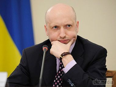 ЗМІ: Турчинов домовляється з Порошенком про посаду секретаря РНБО. Глава фракції "Народного фронту" у Верховній Раді Олександр Турчинов згоден зайняти пост секретаря РНБО після розширення повноважень органу