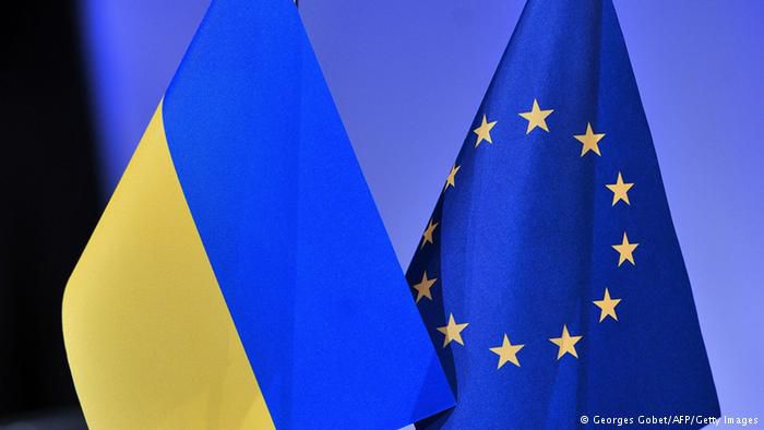 Київ та Брюссель не домовились про гроші. Київ сподівається отримати велику допомогу ЄС під реалізацію реформ. Брюссель не проти, але вимагає конкретної програми дій і перших результатів в її виконанні. Репортаж   з засідання Ради асоціації Україна-ЄС.