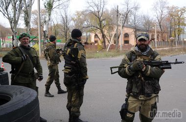 Бойовики почали активніше порушувати "режим тиші", українські бійці поки бережуть патрони. У вівторок бойовики 12 разів обстріляли сили АТО
