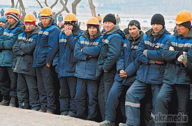 Через обвал рубля РФ залишають гастарбайтери. Робітники з Таджикистану готові "переключитися" на Ірак і Сирію