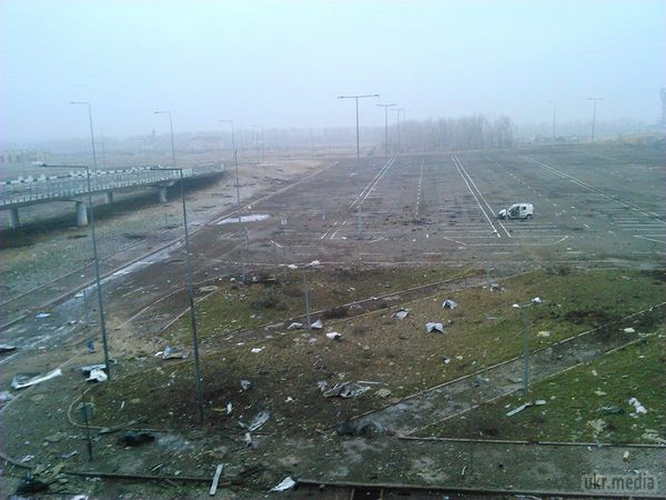 "Кіборги" показали фотографії нового терміналу донецького аеропорту. Українські військові, що захищають донецький аеропорт, опублікували чергові фотографії зруйнованих будівель.