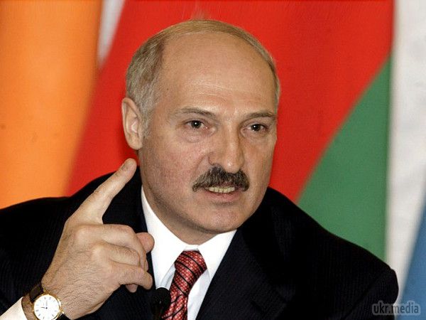 Лукашенко: Торгівля з РФ - тільки за долари і євро. Білорусь не буде девальвувати національну валюту слідом за погрузившейся в безодню фінансово-економічної кризи Росією, а торгувати з нею готова тільки в доларах або євро. 