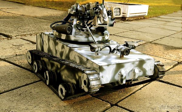 На Галичині розроблений мініатюрний робот-танк для зони АТО. У зону проведення антитерористичної операції відправили багатофункціональний безпілотний броньований міні-танк, створений вченими та інженерами з Галичини.