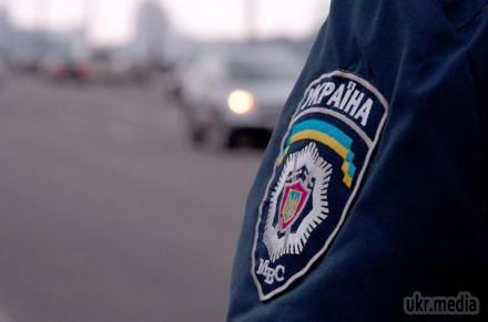 У центрі Києва застрелили трьох міліціонерів. Близько 19:00 у Печерському районі Києва на вулиці Мічуріна застрелили трьох співробітників міліції.