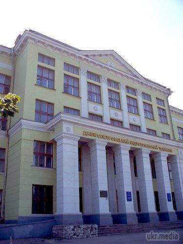 Прогулянка по робочому кварталу Дніпропетровська. Сцена в ДК Ілліча була найбільшою в місті, а 2-я міська лікарня починалася з 15 ліжок