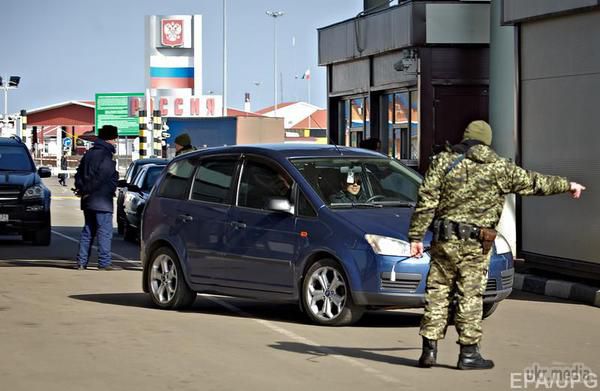 Українсько-російський кордон продовжують перетинати люди у військовій формі - ОБСЄ. Кордон України і Росії в обох напрямках продовжує перетинати значна кількість людей у військовій формі.