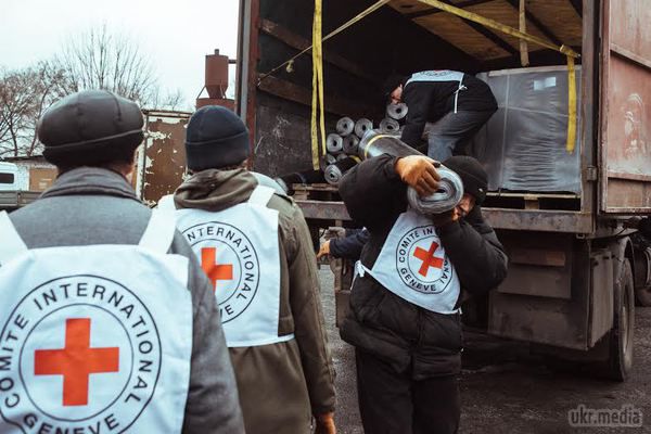 «Червоний Хрест» передав будматеріали в прифронтові міста Луганської області (фото). Міжнародний Комітет Червоного Хреста передав інструменти і будматеріали для відновлення постраждалих будинків. 