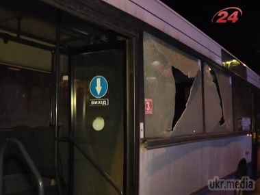 У Львові обстріляли пасажирський автобус, постраждалих немає. За попередніми даними міліції, стріляли з пристрою для відстрілу гумових куль.