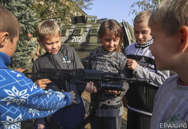 На Донеччині загинули 44 дитини, ще 1,7 млн опинилися у важкому становищі - ООН. За даними фонду ООН ЮНІСЕФ в ході бойових дій на Донбасі 44 українських дитини загинули
