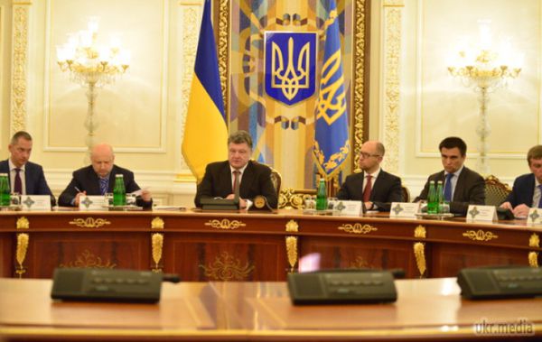 РНБО пропонує виділити 86 мільярдів на оборону і безпеку. Україна передбачить бюджетні асигнування на оборону і безпеку в 2015 році 5% ВВП, в тому числі на оборону до 3% ВВП, вирішили у суботу РНБО країни.