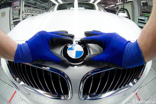 BMW іде з Росії. Німецька компанія BMW припиняє продажу своєї автотехніки на території РФ і залишає російський ринок автомобілів елітного класу.