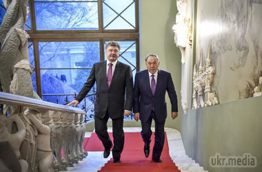 Політолог: "Назарбаєв і Лукашенко – хитрі лисиці, які ведуть свою гру". Лукашенко намагається поліпшити відносини із Заходом, а Назарбаєв веде багатовекторну політику, вважає експерт