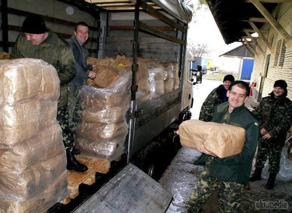 Фотофакт: українська армія отримала 252 тонни гуманітарної допомоги з Польщі. Днями Збройні сили України отримали гуманітарну допомогу з Польщі. 