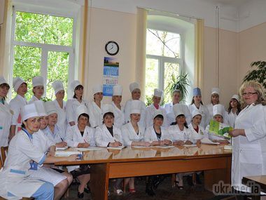 МОЗ отримало від ООН та ВООЗ гуманітарну допомогу на 3 млн грн. Міжнародні організації передали Україні медичні набори для невідкладної і акушерсько-гінекологічної допомоги.