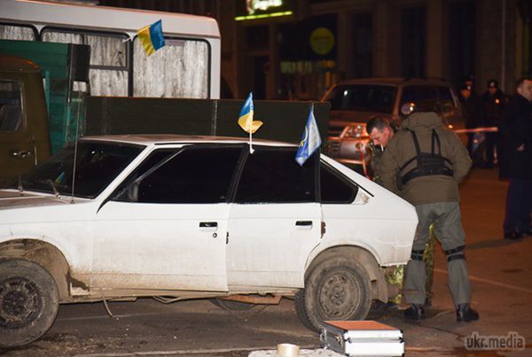 На автомобіль активіста одеського Автомайдану кинули вибух пакет. В Одесі - знову пролунав вибух. На цей раз підірвали автомобіль активіста Автомайдану. 