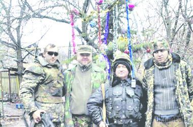 Як у зоні бойових дій на Донбасі відсвяткують Новий рік ?. Бійці готують сепаратистам снаряди зі святковими побажаннями