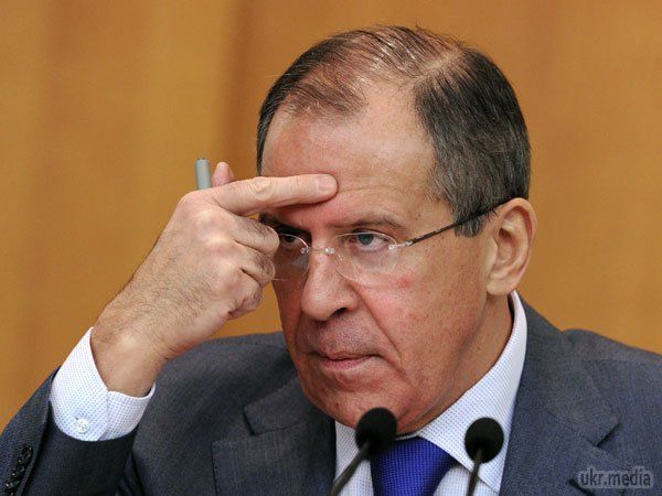 Росія буде захищати права співвітчизників в Україні "всіма засобами". Міністр закордонних справ Росії Сергій Лавров заявив, що в 2015 році Росія буде "приймати до уваги в особливому режимі" виклики, які, на його думку, з'явилися перед співвітчизниками росіян в Україні, і захищати їхні права "всіма доступними засобами".