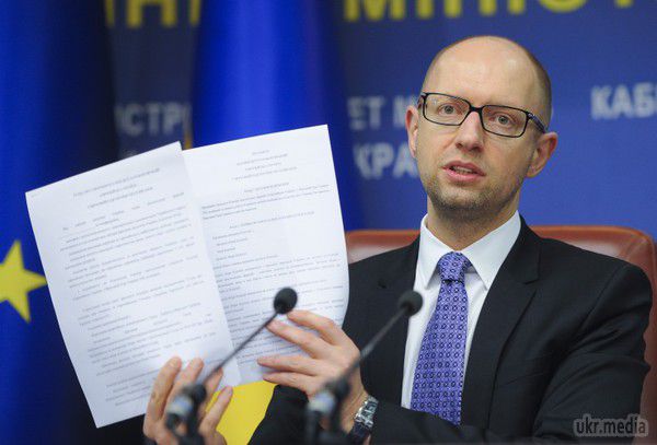 10 податкових ініціатив Кабміну, які б'ють по кишені українця. Законопроект про держбюджет на 2015-й рік, який з подачі Кабміну хочуть розглянути в Раді 30 січня, вражає новаторським розмахом.