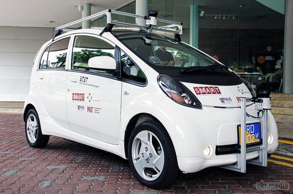 У Сінгапурі з'являться самоврядні таксі. Інженери з Сінгапуру спільно з фахівцями з Массачусетського технологічного інституту планують в наступному році запустити в одному з районів міста мережу самокерованих автомобілів.