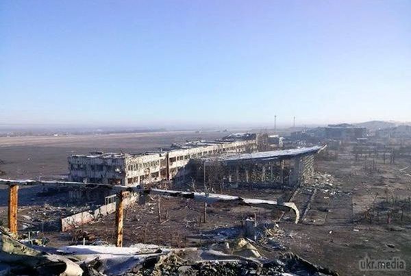 Аеропорт Донецька обстріляли з гранатомета. 24 грудня біля Донецького аеропорту знову стріляли. Також обстріли були зафіксовані в кількох населених пунктах Донбасу. Про це повідомили в прес-центрі АТО.