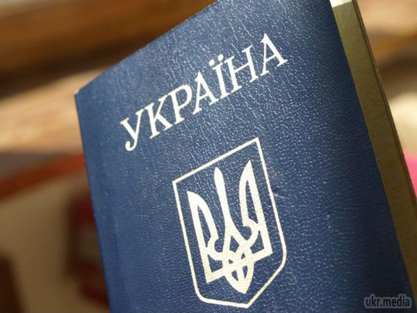 В «паспортних столах» ЛНР радять оформляти паспорти тільки на території України. В окупованому Луганську при відділеннях «народної міліції» ЛНР діють так звані «паспортні столи».