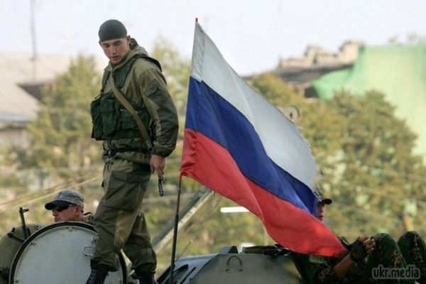 Російські військові пересуваються по позиціях сил АТО під Донецьком. В районі між Красногровкою і Пісками Донецької області відмічено появу офіцерів Збройних сил Російської Федерації, що представляються представниками групи щодо встановлення "лінії розмежування".
