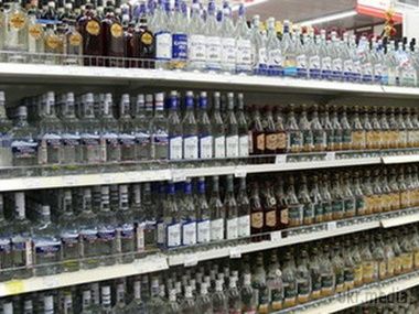  Алкогольні компанії погрожують зупинити виробництво горілки з-за відсутності акцизів. Виробники алкоголю не отримали акцизні марки нового зразка і не можуть використовувати старі марки.