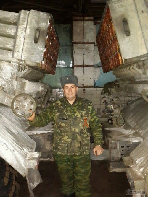 Цехи заводів Луганська забиті російською військовою технікою (фото). Вова Кущ виклав фотографії військової техніки в цеху одного з заводів 