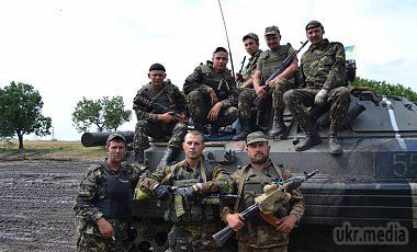 Після нової мобілізації в запас можуть звільнити до 50 тисяч військових. При цьому Збройні Сили спробують залишити на службі за контрактом військових, які мають бойовий досвід