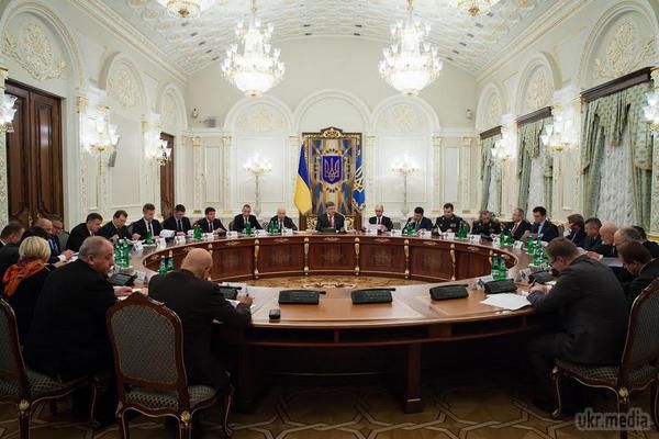 Депутати просять Порошенко ветувати закон про розширення повноважень РНБО. Закон був прийнятий з порушенням регламенту і без розгляду усіх запропонованих до нього поправок.