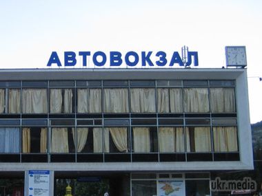 Україна припинила автобусне сполучення з Кримом. Укртрансінспекція наказала автоперевізникам та автобусним станцій скасувати з 26 грудня продаж квитків на маршрути між Кримом і материковоїю України.