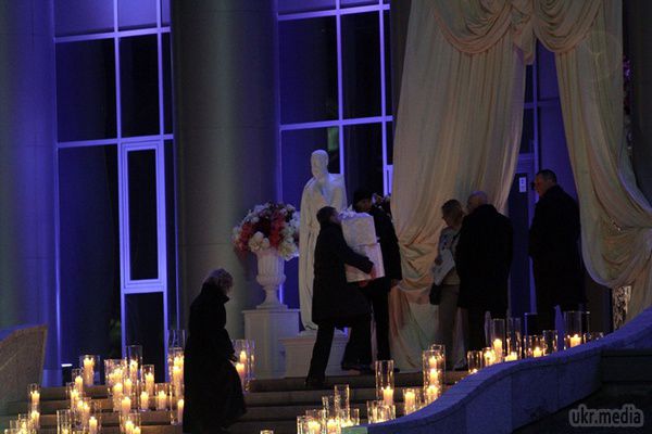 Імениті гості з'їжджаються на весілля дочки Тимошенко(фото). Одним з перших прибув Сергій Власенко.