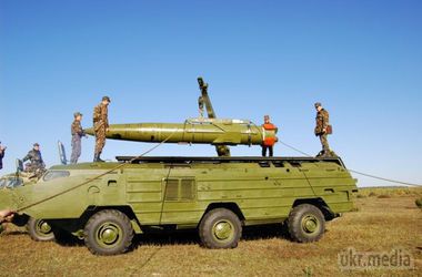 За місяць Росія перекинула в Донбас понад 200 танків і понад 400 бронемашин. "Гуманітарні конвої" відволікають увагу від тих, які везуть зброю. В період з 30 жовтня по 9 грудня Росія перекинула на окуповану територію Донбасу 256 танків і 403 БМП. 