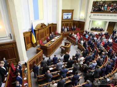 У неділю Рада збирається розглянути 19 законопроектів і Держбюджет-2015. Проект Держбюджету значиться в порядку денному останнім