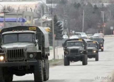 У центрі Луганська помічено 25 армійських вантажівок бойовиків ЛНР (відео). По центральній вулиці Луганська проїхала колона військової техніки терористичної організації ЛНР. 