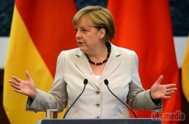 Меркель закликала РФ "натиснути" на бойовиків Донбасу для відновлення переговорів контактної групи. Канцлер відзначила важливість переговорів