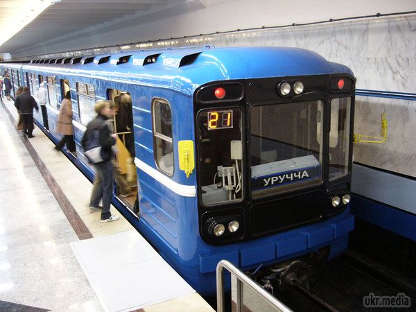 У київському метро затриманий касир, який вкрав 1 млн грн.. У Київському метрополітені затриманий касир, який привласнив 1 млн грн від продажу жетонів. Про це в кулуарах Верховної Ради повідомив Київський міський голова Віталій Кличко.