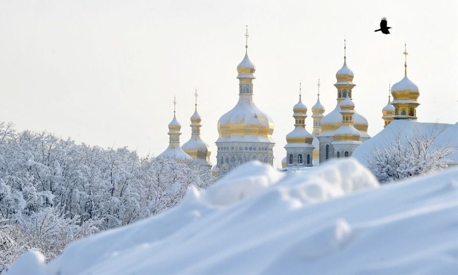 Напередодні Нового року Україну будуть засипати снігопади. В останні дні 2014 року більша частина України опиниться під впливом прохолодного повітря з північного заходу Європи.