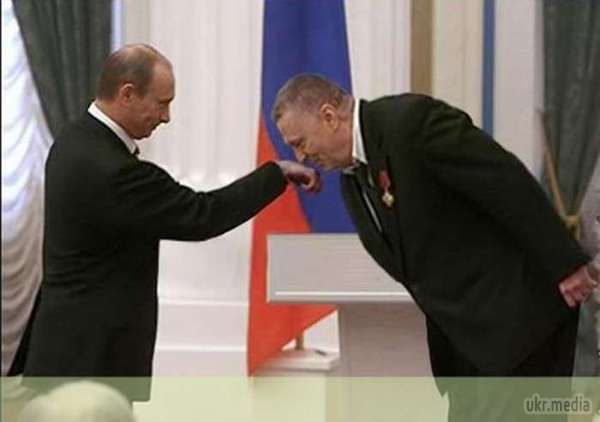 Росіяни назвали обвал рубля більш важливою подією року, що минає, ніж "Кримнаш". Росіяни вважають двома найважливішими подіями року, що минає 2014 Олімпійські Ігри в Сочі і падіння курсу рубля.