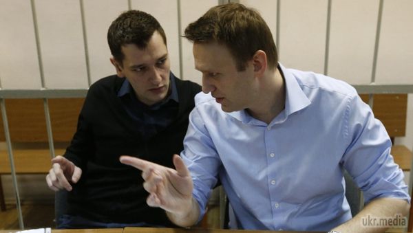Братів Навальних визнали винними. Замосковорецкий суд Москви виніс вирок російському опозиціонеру Олексію Навальному і його братові Олегу по справі про розкрадання в компанії «Ів Роше».