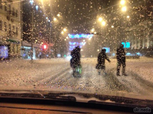 На вулицях Харкова – близько 20 сантиметрів снігу (фото). У місті вирує циклон