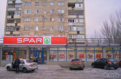 Фотофакт: в Луганську відкрився новий супермаркет «Spar». У Луганську відкрився ще один супермаркет торгової мережі «Spar». Розташований супермаркет за адресою: вулиця Радянська, будинок №3. 