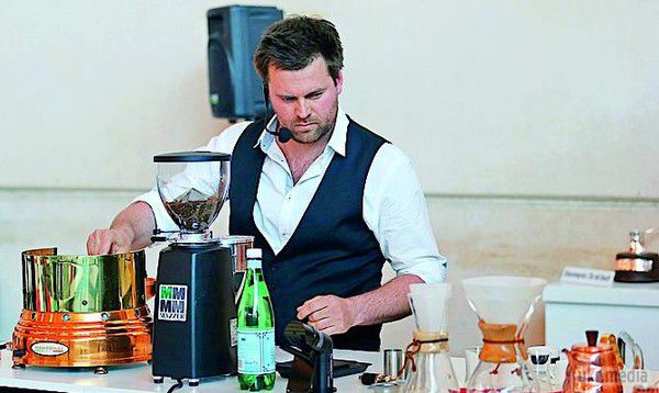 Як вибирати, зберігати і готувати хорошу каву. Любов до кави змусила Вадима Грановського навчитися досконало готувати напій у джезві і забезпечила чемпіонський титул на змаганнях у Великобритані