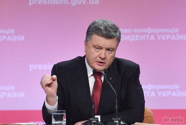Порошенко - Яценюк: хто виглядав і переконливіше говорив. Порівняні прес-конференції прем'єра і президента, в тому числі і їх зовнішній вигляд.