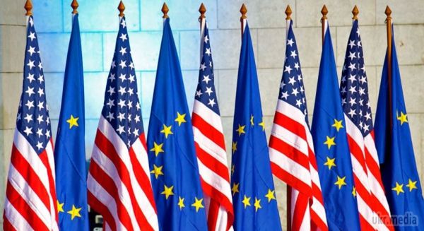 США готують перекидання 150 одиниць бронетехніки в Європу. США в 2015 році мають намір розмістити близько 150 танків і бронетранспортерів в Європі. Близько третини з них будуть направлені в Німеччину.