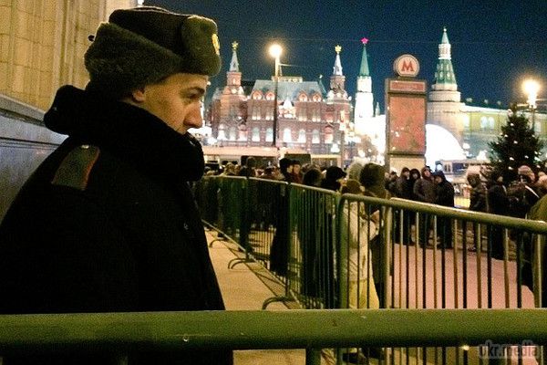 У Москві жорстко розігнали акцію протесту (фото).  На Манежній площі зібралися близько 5 тисяч людей, за даними правозахисників 245 з них були затримані,